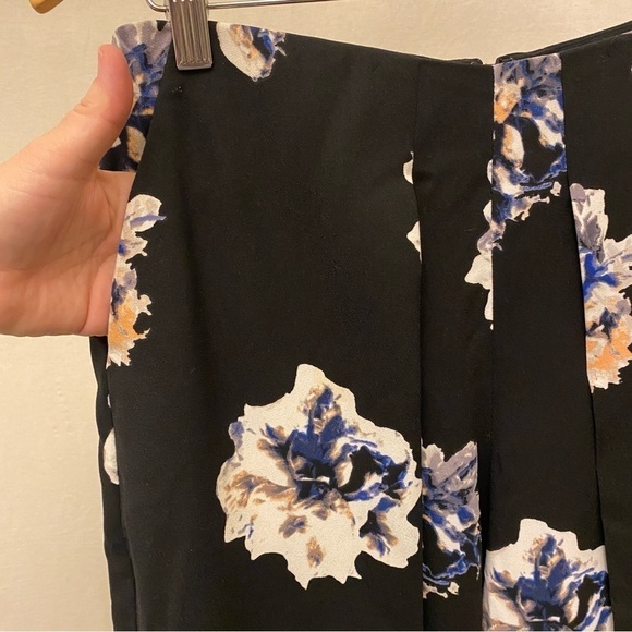 Vince Camuto 6 Wide Leg Crop Pants Flowy Drapey High Rise Black Floral Flowers - Picture 4 of 11